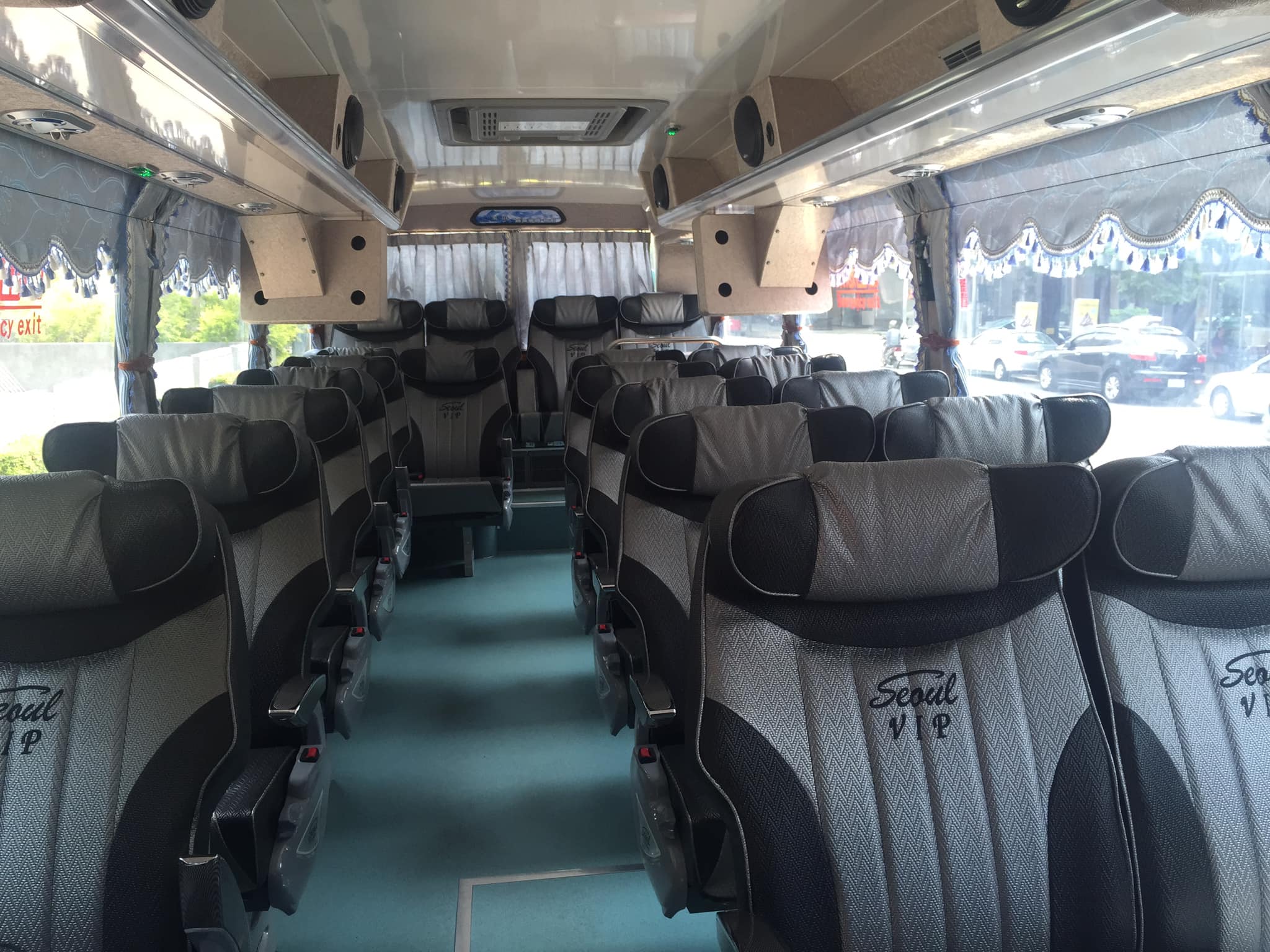 歐系 IVECO 中型客車 內裝