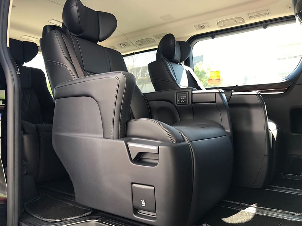 Toyota Granvia 內裝